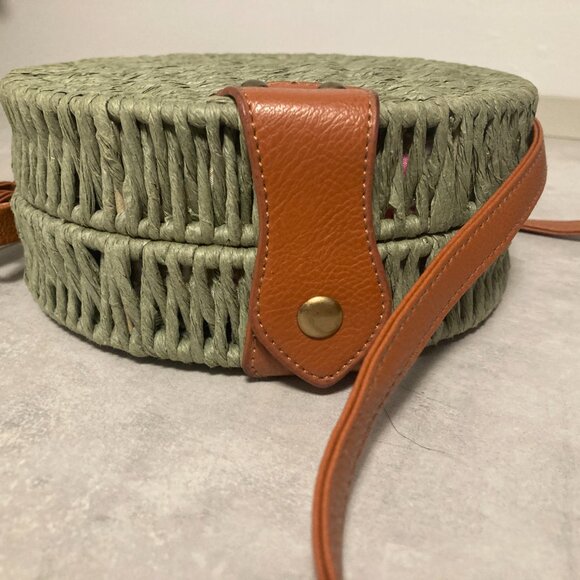 Green Wicker Lined Cross-body Handbag - EUC - Picture 8 of 9